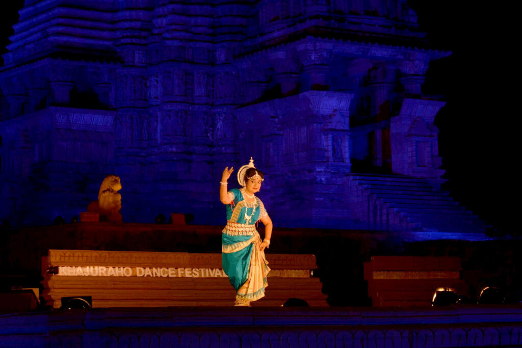 खजुराहो नृत्य समारोह में शास्त्रीय नृत्यों की प्रस्तुतियों ने समा बाँधा