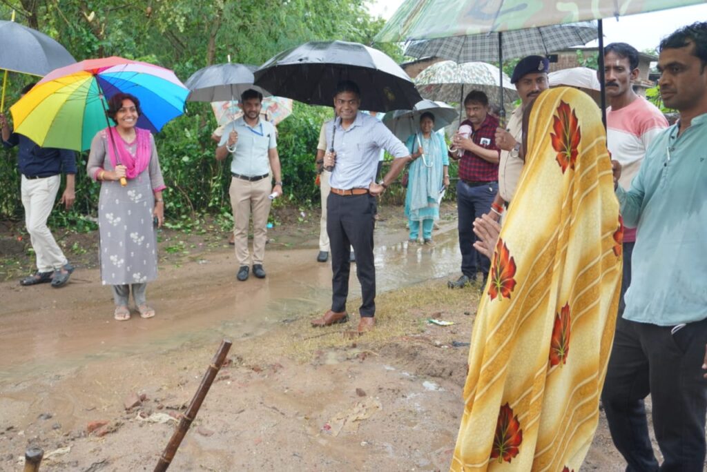 कलेक्टर सुश्री जैन ने किया निरीक्षण (10)