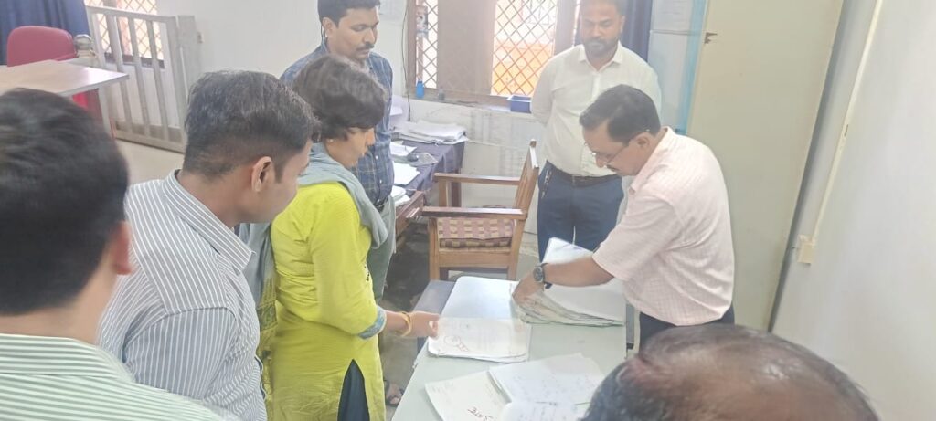 तहसील न्यायालय कुरई का आकस्मिक निरीक्षण (4)